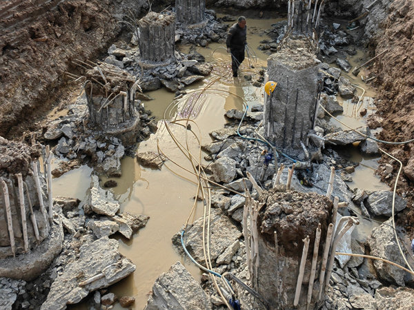 灌注桩钢筋笼破桩头